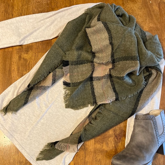 NWT Plaid Blanket Scarf Wrap - Picture 13 of 16